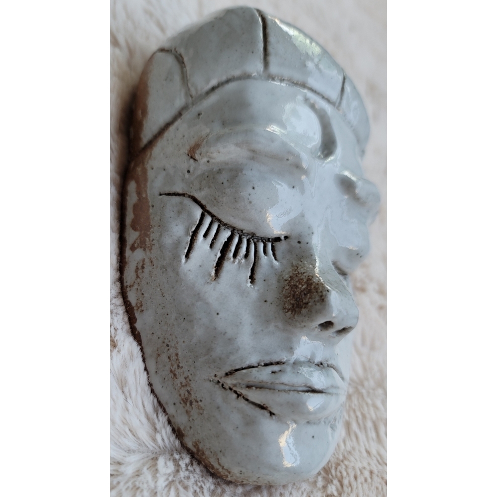 Red clay with white glaze pottery face - Picture 3 of 16